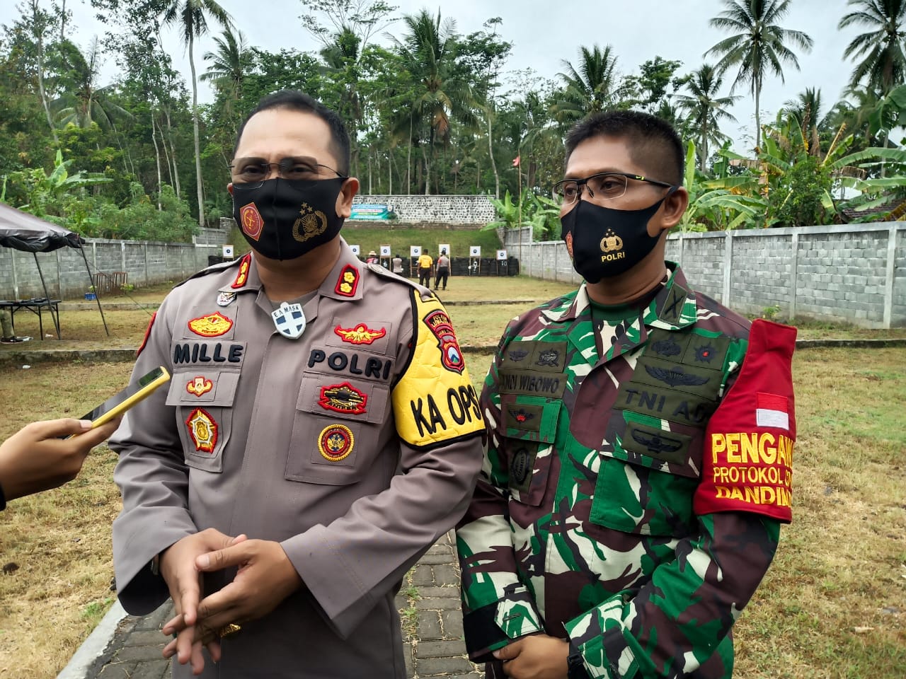 Polres Lumajang Latihan Menembak Bareng TNI dan Wartawan