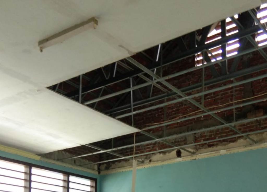 Dampak Gempa Malang, Bangunan SMPN Pasrujambe Lumajang Rusak