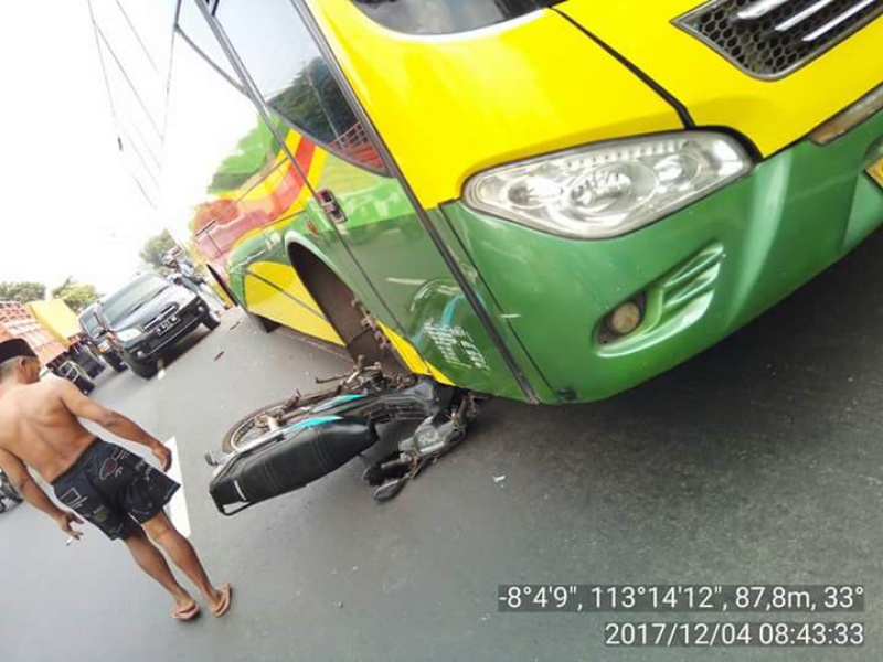 Nyebrang Jalan, Sepeda Motor Kakek Tinar Diseruduk Bus