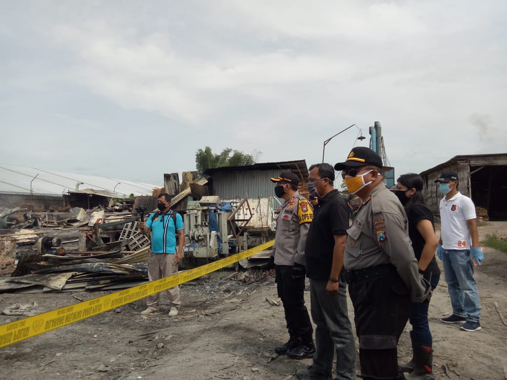 Polisi : Kebakaran di Pabrik Kayu Kanawood Lumajang Diduga dari Blower