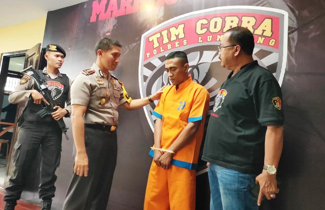 Tim Cobra Tembak Gembong Pencurian Kayu di Pantai Bambang - Pasirian