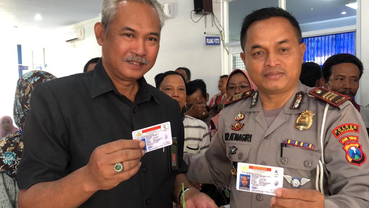 Satlantas Polres Lumajang Bagi-Bagi SIM Gratis di HUT Bhayangkara ke 73