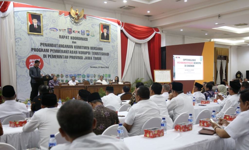 Pemkab dan DPRD Tandatangi Komitmen Anti Korupsi Bersama KPK di Surabaya