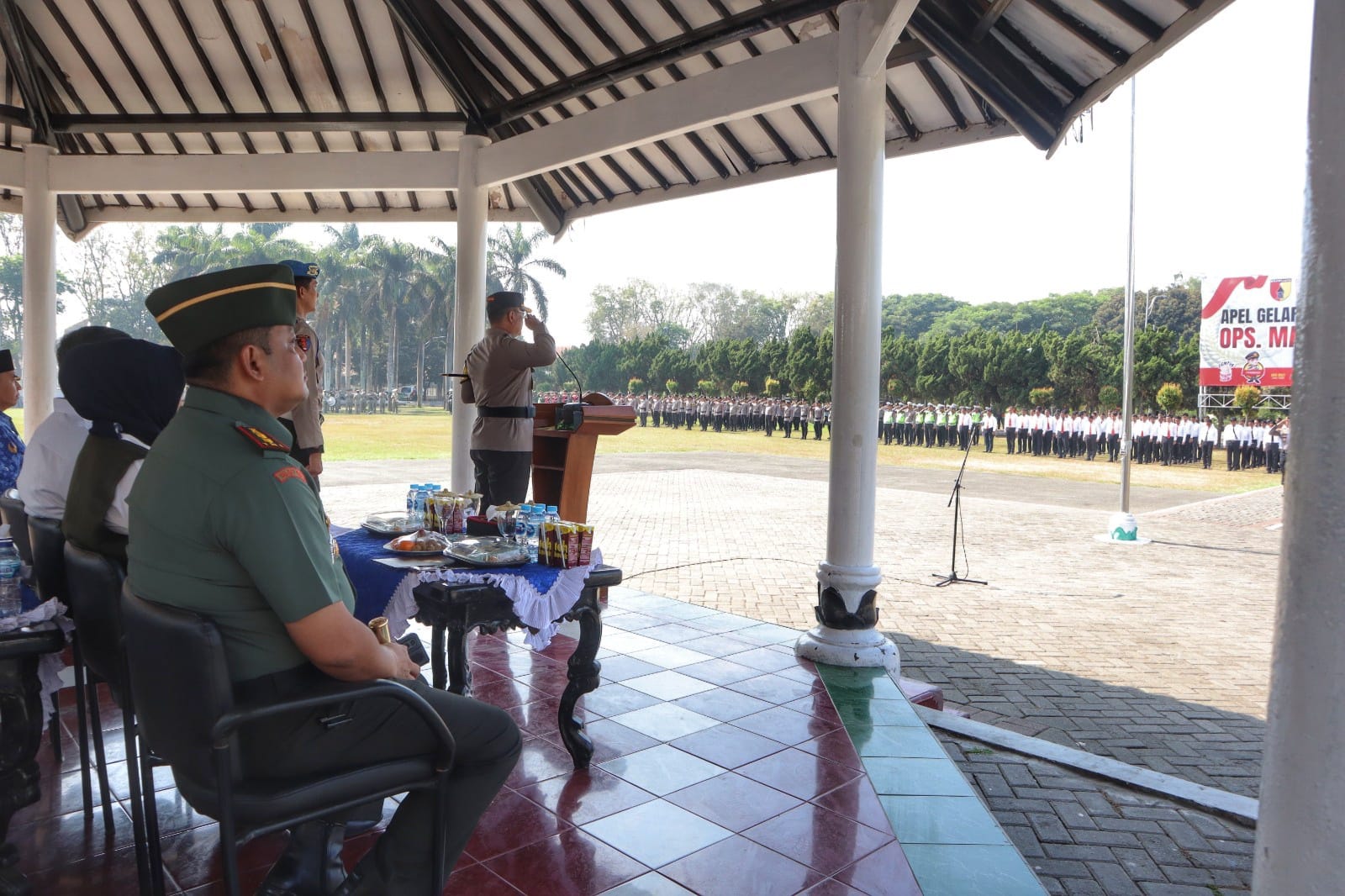 Siagakan Ribuan Personel Jelang Pemilu 2024 Polres Lumajang Gelar Pasukan  