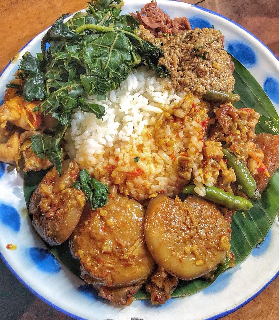 Nikmatnya Makanan Warung Mbah Martumi di Lumajang