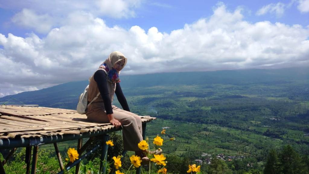 Gunung Wayang Sangat Instagramable Banyak Diminati Cewek Cantik