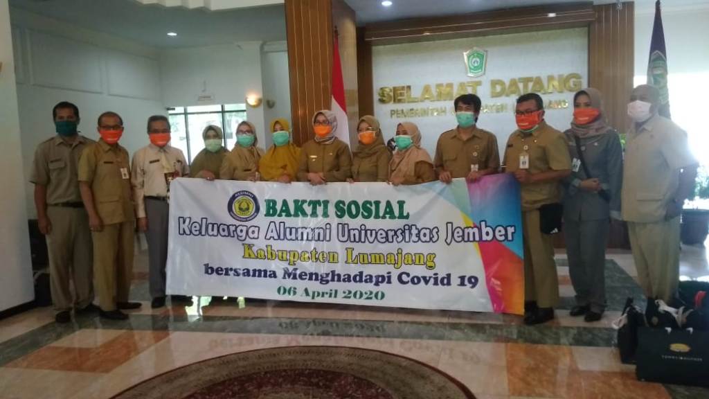 Keluarga Alumni Unej Kabupaten Lumajang Bantu APD dan Masker