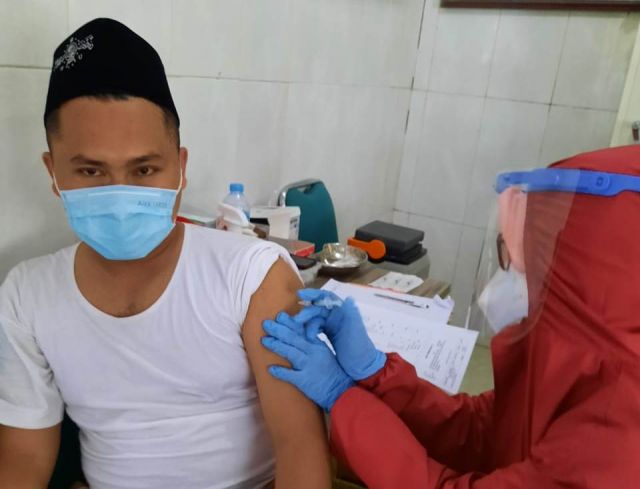 Dosen dan Karyawan IAI Syarifuddin Vaksinasi di Puskesmas Kedungjajang