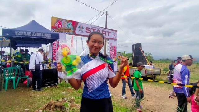 Alvia Atlet Sepeda MTB XCO Sumbang Medali Pertama Bagi Lumajang