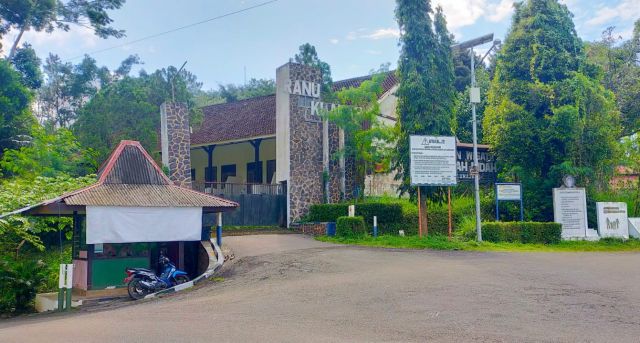 Hotel Ranu Klakah Lumajang Terbengkalai Seperti Gedung Angker