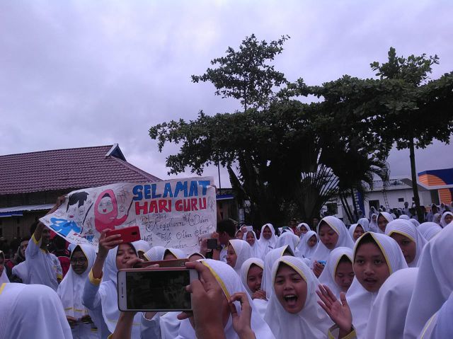 Peringatan Hari Guru Nasional Ala Siswa SMK Muhammadiyah Lumajang