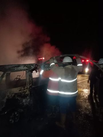 Heboh Mobil Carry Terbakar di Jalan Sukosari Lumajang, Sopir Kabur 