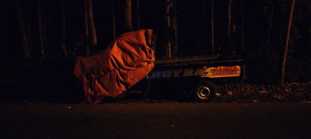 Mobil Pick Up Oleng di Kawasan Jatian Lumajang, Satu Keluarga Alami Luka-luka