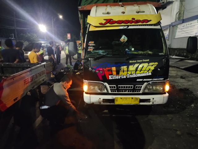 Tabrak Truk Sedang Parkir, 2 Pemotor Meninggal di Jalan Klakah Lumajang 