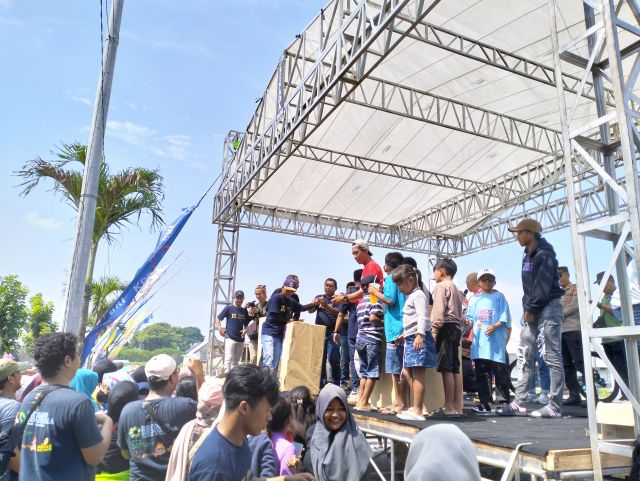 PT Bintang Indonesia Bagi Hadiah di Senam Sehat Adara Park 2 Lumajang