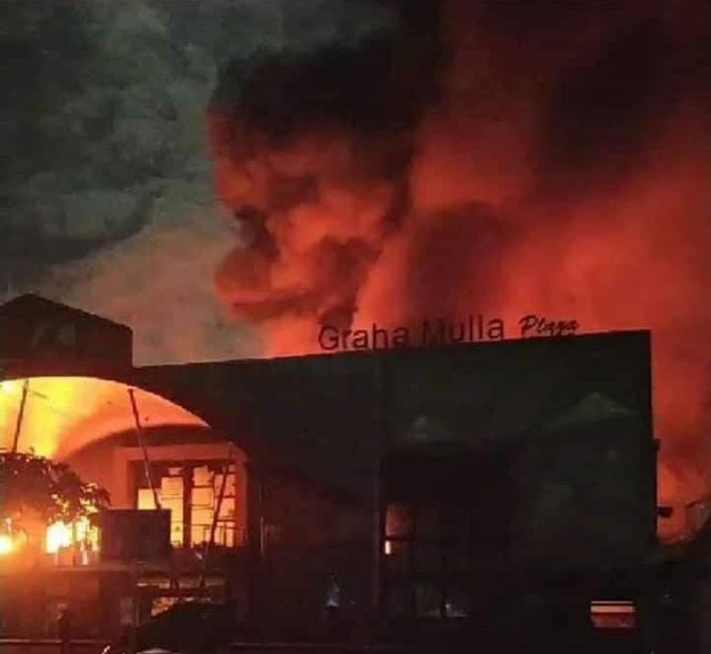 GM Plaza Lumajang Terbakar, Damkar Luar Kota Turun Tangan