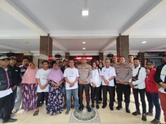 Belasan Pekerja Asal Lumajang Terlantar di Medan, Akhirnya Tiba di Bumi Arya Wiraraja 