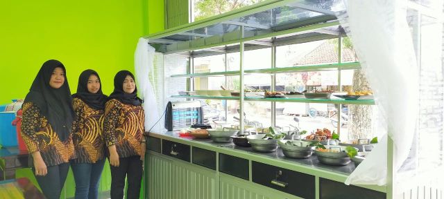 Masakan Kuliner Warung Selera Mbak Ratu Pas di Lidah dan Kantong