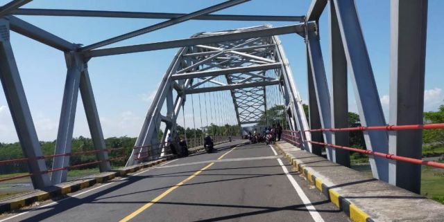 Jembatan Selowangi JLS Lumajang Sepi Akibat Penutupan Objek Wisata