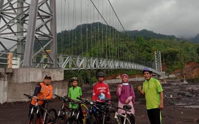 Jembatan Layang Terpanjang di Jatim Jadi Spot Foto Goweser Lumajang