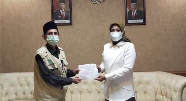 Oktaviani Wakil ketua DPRD Lumajang Sumbangkan 2 Bulan Gaji ke BAZNAS