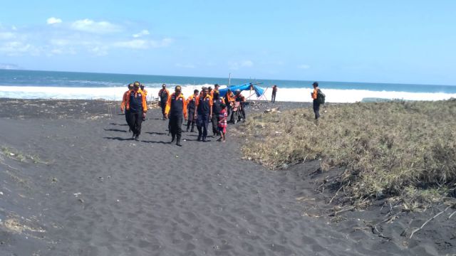 Seminggu Hilang di Pantai Meleman, Pencarian Nelayan asal Jember Dihentikan