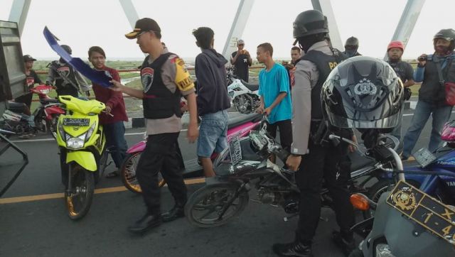 Dirazia Tim Cobra, Anak Muda Ngabuburit di JLS Lari Tunggang Langgang
