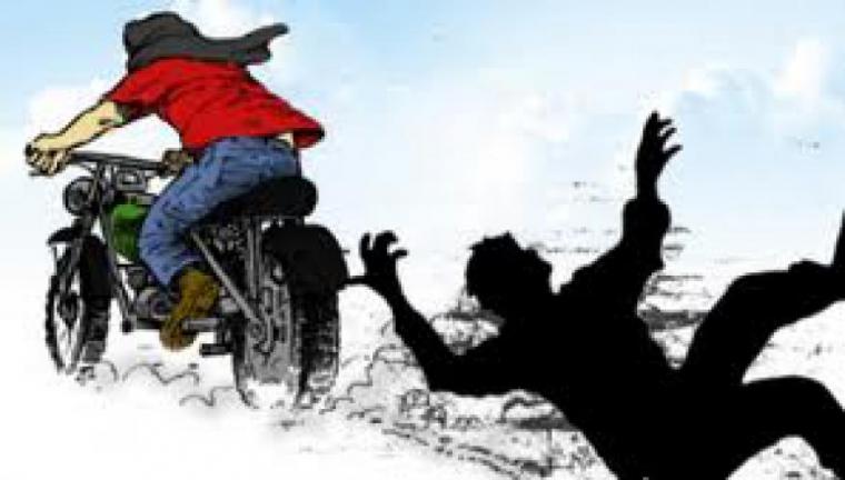 Bruaak.. Sepeda Motor Tabrak Pejalan Kaki di Klakah Lumajang
